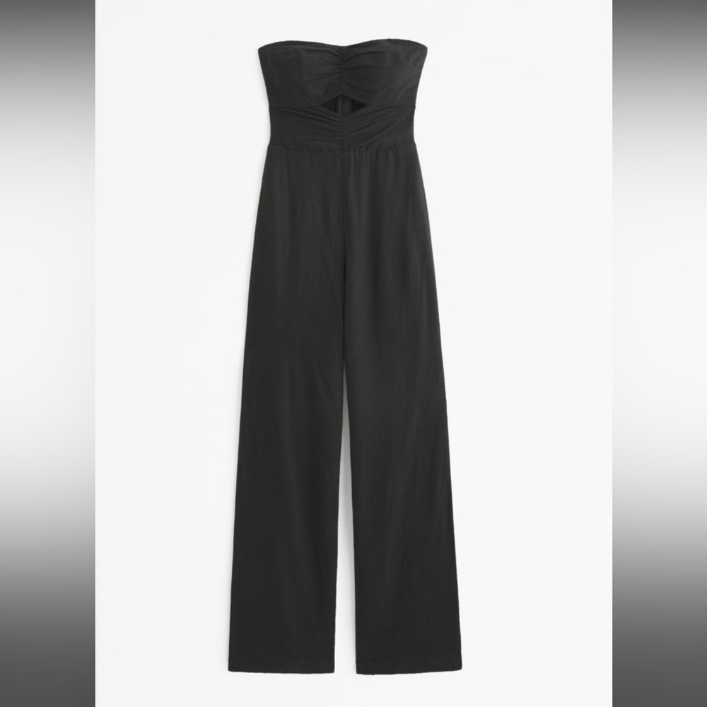 NWOT ABERCROMBIE Petite Strapless Cut Out Jumpsuit in Black